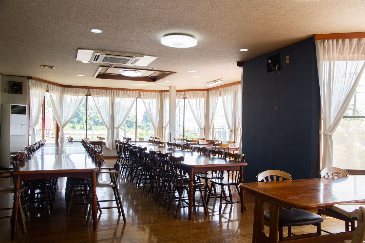 お食事はダイニングで